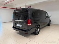 Usata Mercedes V300 Exclusive 236 CV (173 kW) 2023 Grigio Monovolume