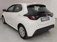 Usata Toyota Yaris Hybrid Active 92 CV (67 kW) 2025 Bianco Berlina