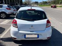 Usata Renault Clio II Dynamique 101 CV (74 kW) 2009 Bianco Berlina