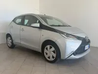 Usata Toyota Aygo X-wave 69 CV (50 kW) 2015 Argento Utilitaria