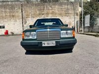 Usata Mercedes E200 122 CV (89 kW) 1991 Verde Berlina
