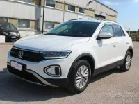 Usata VW T-Roc Life 110 CV (80 kW) 2023 Bianco SUV