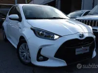 Usata Toyota Yaris Hybrid Business Edition 92 CV (67 kW) 2020 Bianco Berlina