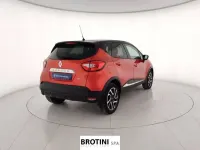 Usata Renault Captur Zen 90 CV (66 kW) 2016 Rosso metallizzato SUV