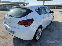 Usata Opel Astra Cosmo 125 CV (91 kW) 2010 Bianco Berlina