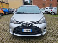 Usata Toyota Yaris Lounge 69 CV (50 kW) 2014 Grigio Utilitaria