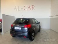 Usata Kia Venga 90 CV (66 kW) 2018 Grigio Utilitaria
