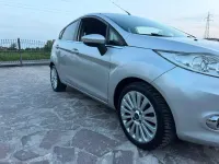 Usata Ford Fiesta Titanium 82 CV (60 kW) 2009 Argento Berlina