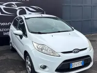 Usata Ford Fiesta Titanium 68 CV (50 kW) 2010 Bianco Berlina