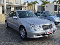 Usata Mercedes E220 Classic 150 CV (110 kW) 2004 Argento Berlina