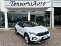 Usata VW T-Roc Life 150 CV (110 kW) 2023 Bianco pastello SUV