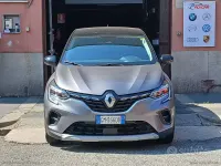 Usata Renault Captur Techno 140 CV (102 kW) 2023 Grigio SUV