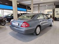 Usata Mercedes E270 Elegance 177 CV (130 kW) 2003 Blu/azzurro Berlina