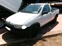 Usata Fiat Strada 63 CV (46 kW) 2002 Bianco Pick-up