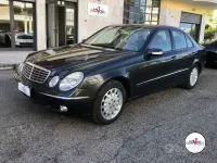 Usata Mercedes E220 Elegance 150 CV (110 kW) 2002 Grigio Berlina