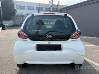 Usata Toyota Aygo Connect Style 68 CV (50 kW) 2012 Bianco Utilitaria