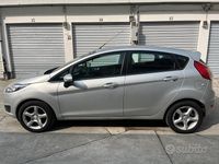 Usata Ford Fiesta Titanium 75 CV (55 kW) 2013 Grigio Utilitaria