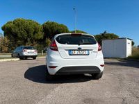 Usata Ford Fiesta 75 CV (55 kW) 2011 Bianco Berlina