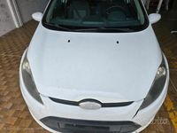 Usata Ford Fiesta 53 CV (38 kW) 2009 Bianco Utilitaria