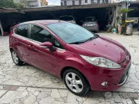 Usata Ford Fiesta Ghia 68 CV (50 kW) 2010 Viola Berlina