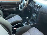 Usata VW Golf IV 105 CV (77 kW) 2002 Blu Utilitaria