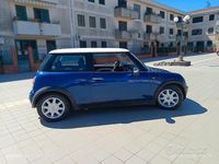 Begagnad Mini ONE 90 HK (66 kW) 2003 Blå Halvkombi