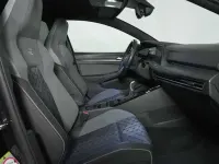 Usata VW Golf VIII R-line 131 CV (96 kW) 2022 Nero Utilitaria