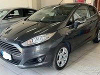 Usata Ford Fiesta Titanium 75 CV (55 kW) 2016 Grigio Utilitaria
