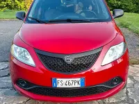 Usado Lancia Ypsilon 69 HP (50 kW) 2018 Vermelho Citadino