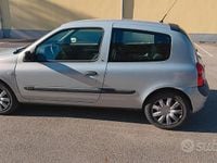 Usata Renault Clio II 58 CV (42 kW) 2004 Grigio Berlina