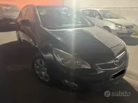 Usata Opel Astra 100 CV (73 kW) 2010 Nero Berlina