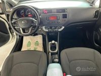 Usata Kia Rio EX 86 CV (63 kW) 2012 Bianco Utilitaria
