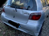 Usata Toyota Yaris Sol 68 CV (50 kW) 1999 Grigio Utilitaria