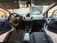 Usata Ford Fiesta 90 CV (66 kW) 2015 Bianco Utilitaria