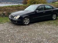 Usata Mercedes E220 177 CV (130 kW) 2003 Blu/azzurro Berlina