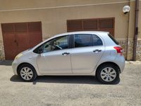 Usata Toyota Yaris 65 CV (47 kW) 2010 Grigio Utilitaria