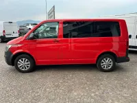 Usata VW Caravelle Trendline 150 CV (110 kW) 2024 Rosso pastello Furgone