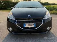 Usata Peugeot 208 Allure 82 CV (60 kW) 2015 Nero Utilitaria