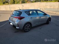 Usata Toyota Auris 90 CV (66 kW) 2013 Grigio Berlina