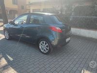 Begagnad Mazda 2 Trendy 75 HK (55 kW) 2011 Grå Halvkombi