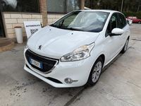 Usata Peugeot 208 82 CV (60 kW) 2014 Bianco Utilitaria