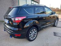 Usata Ford Kuga Vignale 150 CV (110 kW) 2017 Nero / metallizzato SUV