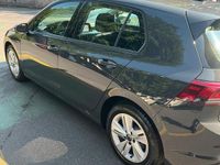 Usata VW Golf VIII Life 131 CV (96 kW) 2023 Grigio Berlina