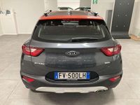 Usata Kia Stonic Style 120 CV (88 kW) 2019 Grigio SUV