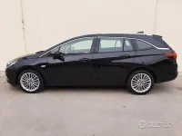 Usata Opel Astra Innovation 136 CV (100 kW) 2017 Nero Station wagon