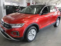 Usata VW T-Roc Life 110 CV (80 kW) 2023 Rosso SUV