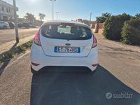 Usata Ford Fiesta 75 CV (55 kW) 2015 Bianco Berlina