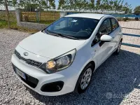 Usata Kia Rio LX 75 CV (55 kW) 2013 Bianco Berlina