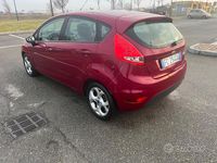 Usata Ford Fiesta Titanium 97 CV (71 kW) 2012 Viola Utilitaria