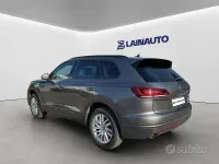 Usado VW Touareg Comfortline 231 HP (169 kW) 2021 Cinzento SUV